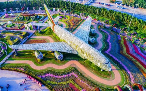 KCOhWhZK-dubai-miracle-garden-emirates-plane-1200x750